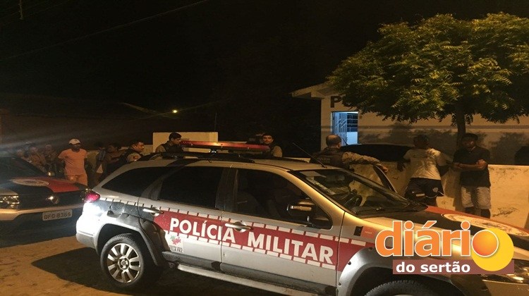 Casa de ex-prefeita da região de Pombal é invadida e bandidos levam cofre com quase R$ 10 mil