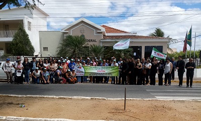 OAB e Fetag realizam protesto contra o fechamento da Vara Federal em Patos
