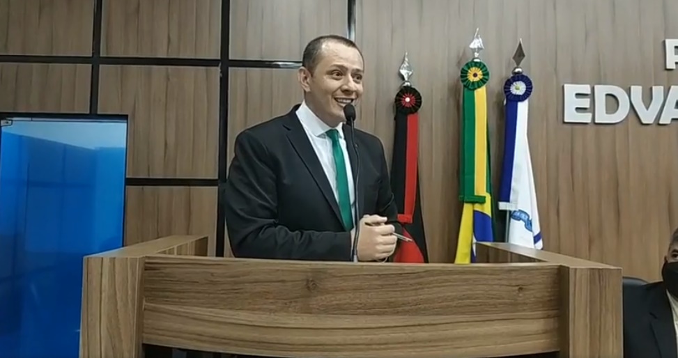 Na tribuna, Vereador Josmá Oliveira apresenta novas denúncias sobre Farmacêuticos contratados do município