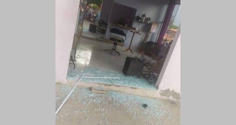 Bandidos trocam tiros com a polícia, após realizarem assalto no Sertão