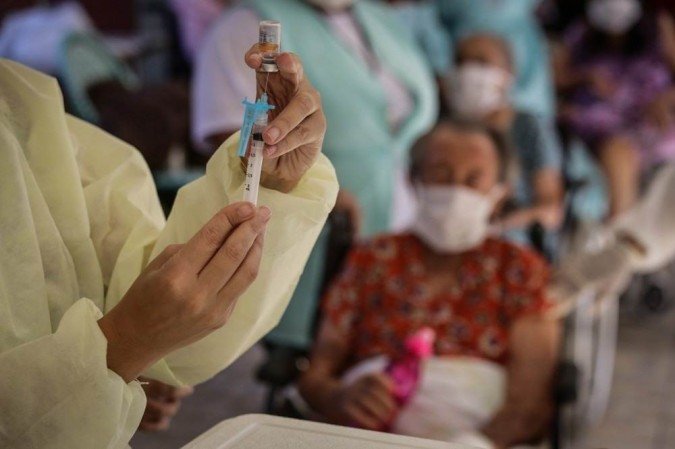 Novas cepas da Covid-19 acendem alerta mesmo após vacinação