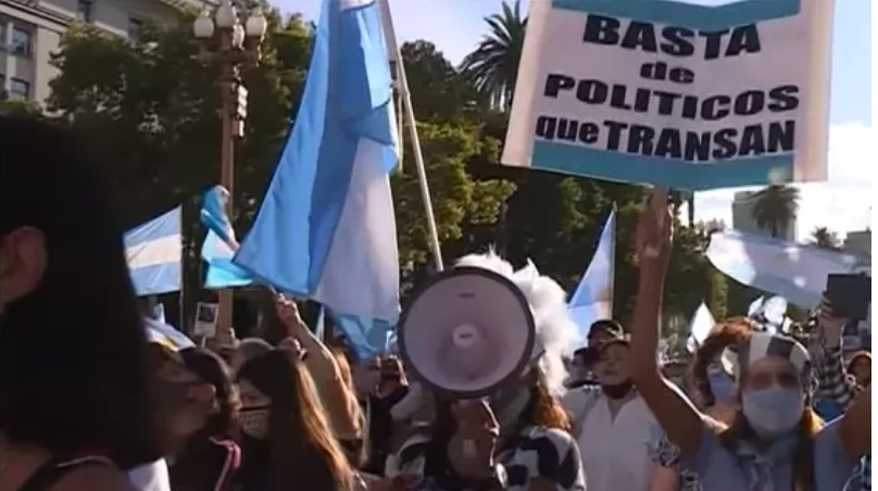 'Vacinação VIP': argentinos protestam contra esquema de fura-fila da vacina