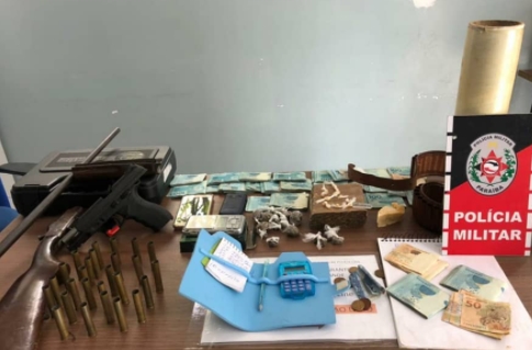 Idosa de 78 anos é presa por porte ilegal de armas e tráfico de drogas na PB