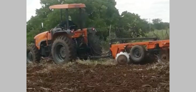 Secretaria de Agricultura de São José do Bonfim em parceria com agricultores dá início ao corte de terras no município