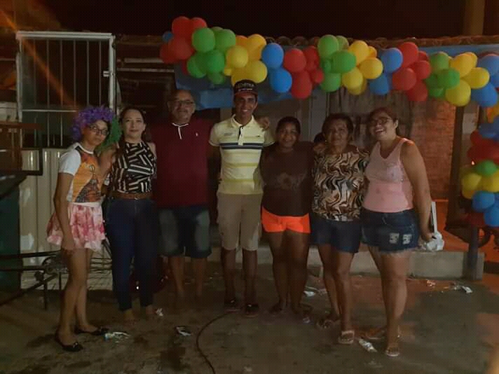 Amigos se reúnem e fazem Festinha das Crianças da Travessa Caixa D’água na Rua do Meio em Patos