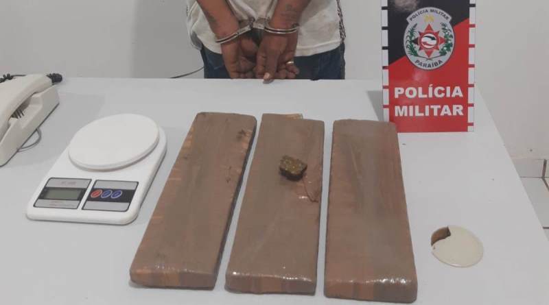 Homem preso em Patos nesta segunda (14) com 3 kg de maconha usava tornozeleira