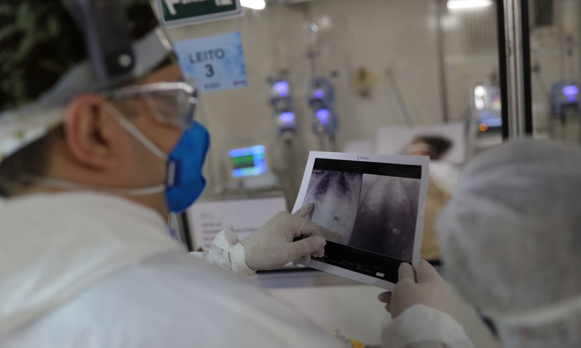 Brasil registra aumento de 11% em mortes por covid-19 em uma semana