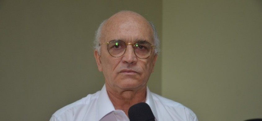 Prefeito interino Ivanes Lacerda diz que vai honrar tudo que tiver respaldo em lei e defende união com o SINFEMP. Ouça