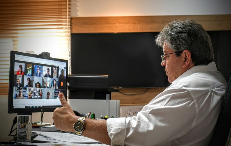 Após reunião com prefeitos, deputados e outras autoridades, João Azevêdo deve anunciar medidas mais duras para enfretamento à Covid-19