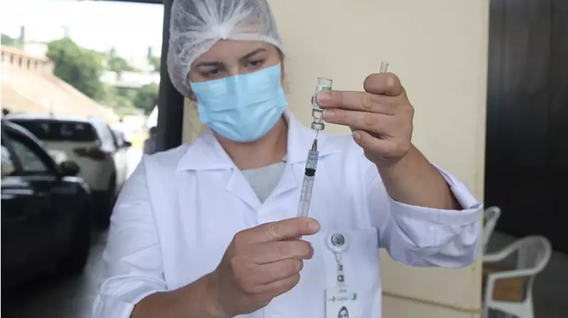 Brasil já aplicou 10,8 mi de vacinas contra Covid e imunizou 1,3% da população