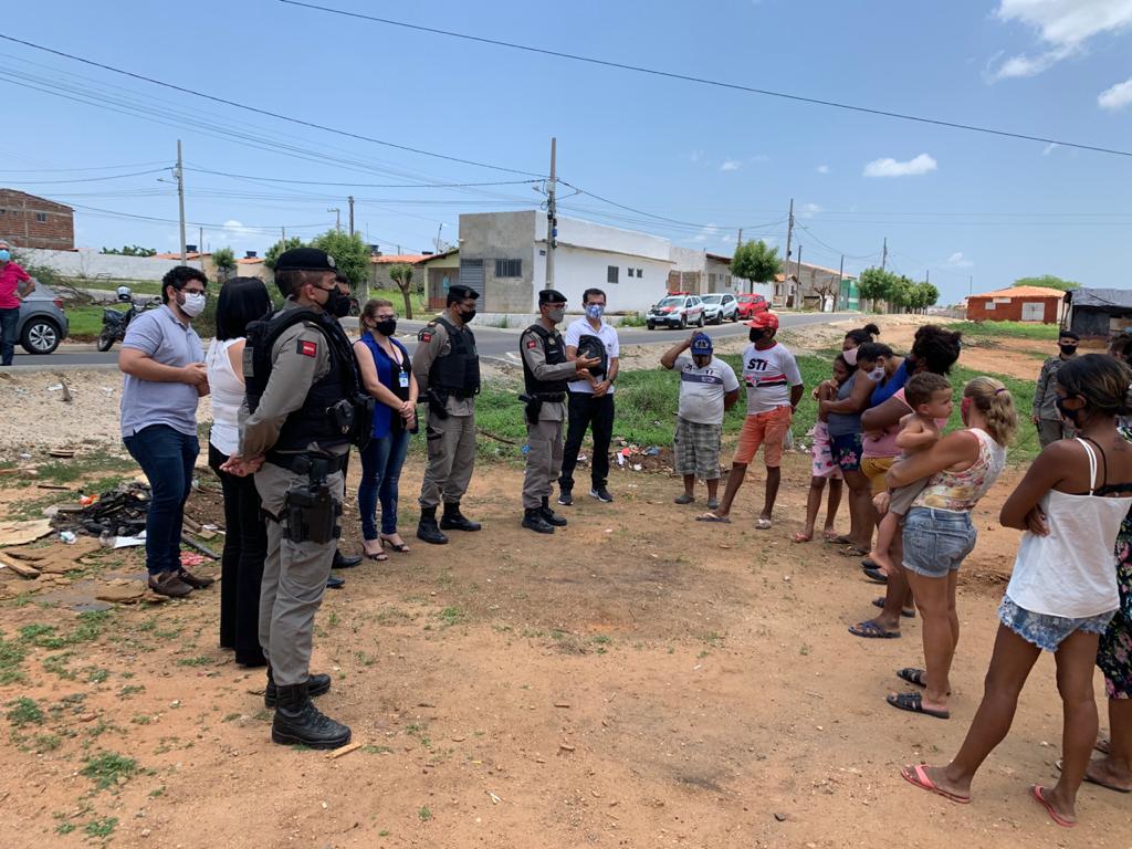 Processo de reintegração de terreno para a construção de galpões para o Conjunto dos Sapateiro é realizado em Patos
