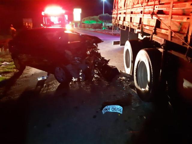 Homem morre e outro fica ferido após colisão de caminhão com carro na BR-230, em Santa Luzia-PB