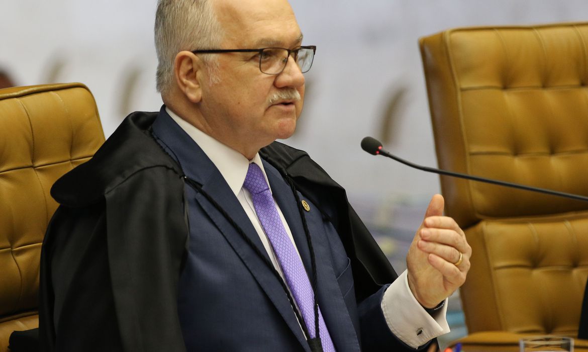 Fachin quer adiar análise sobre suspeição de Moro, pautada para hoje