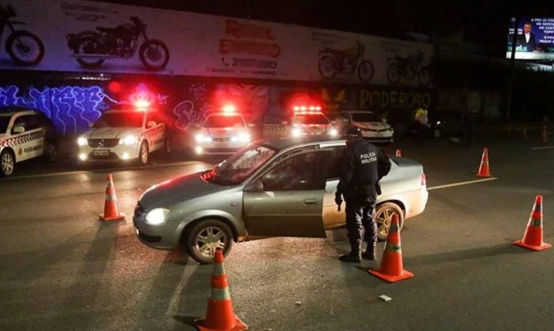 Novo decreto mantém toque de recolher, altera horário no comércio e construção civil e restringe atividades no fim de semana