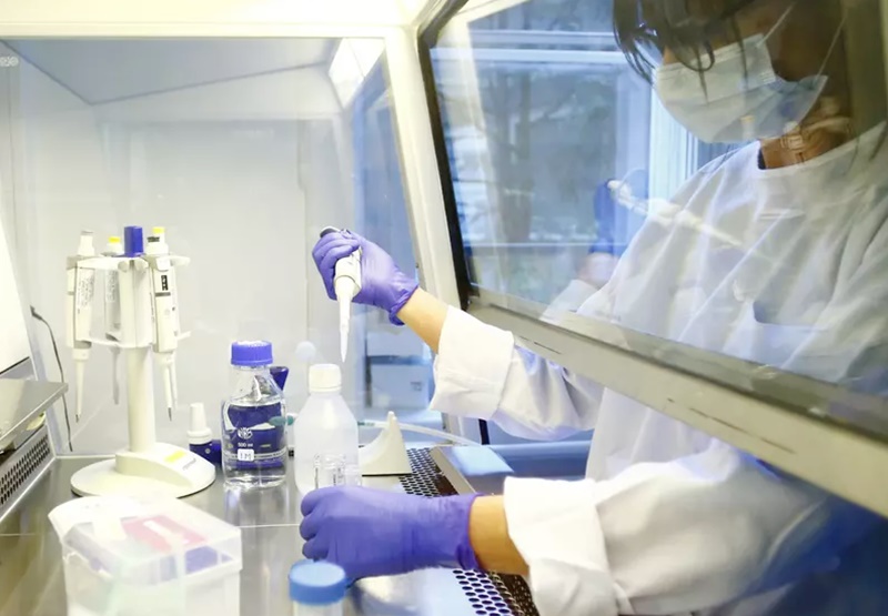 Farmacêuticas dizem ter criado remédio com 85% de eficácia contra a Covid-19