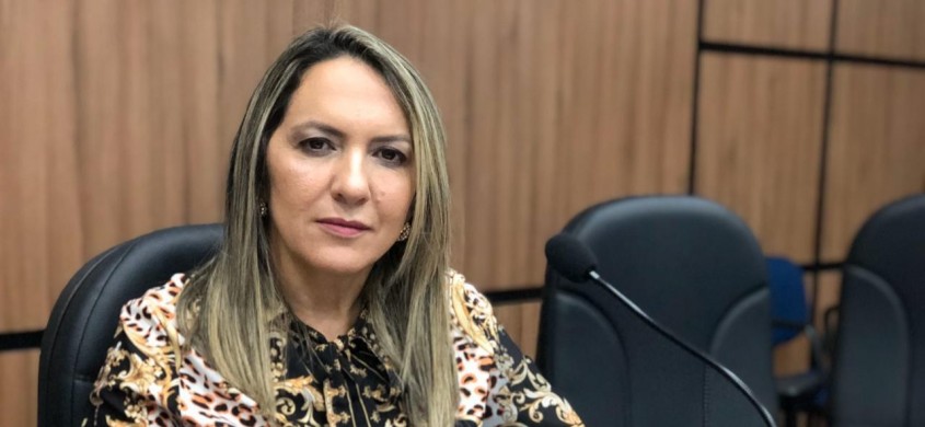 Vereadora Tide Eduardo confirma tramitação de PL que autoriza compra de vacina da Covid pelo município de Patos. Ouça