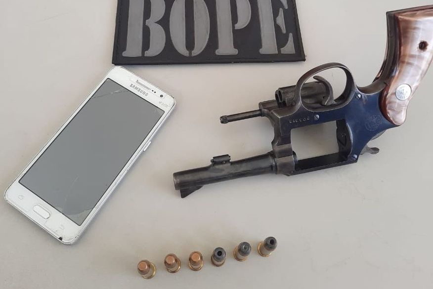 Polícia faz apreensão de arma e munições no Sertão