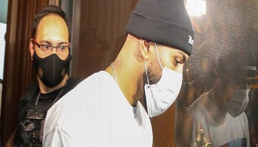 Gabigol, do Flamengo, é flagrado pela polícia em evento com mais de 200 pessoas em cassino clandestino