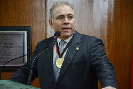 Com possível saída de Pazuello, paraibano poderá ser sondado para Ministério da Saúde