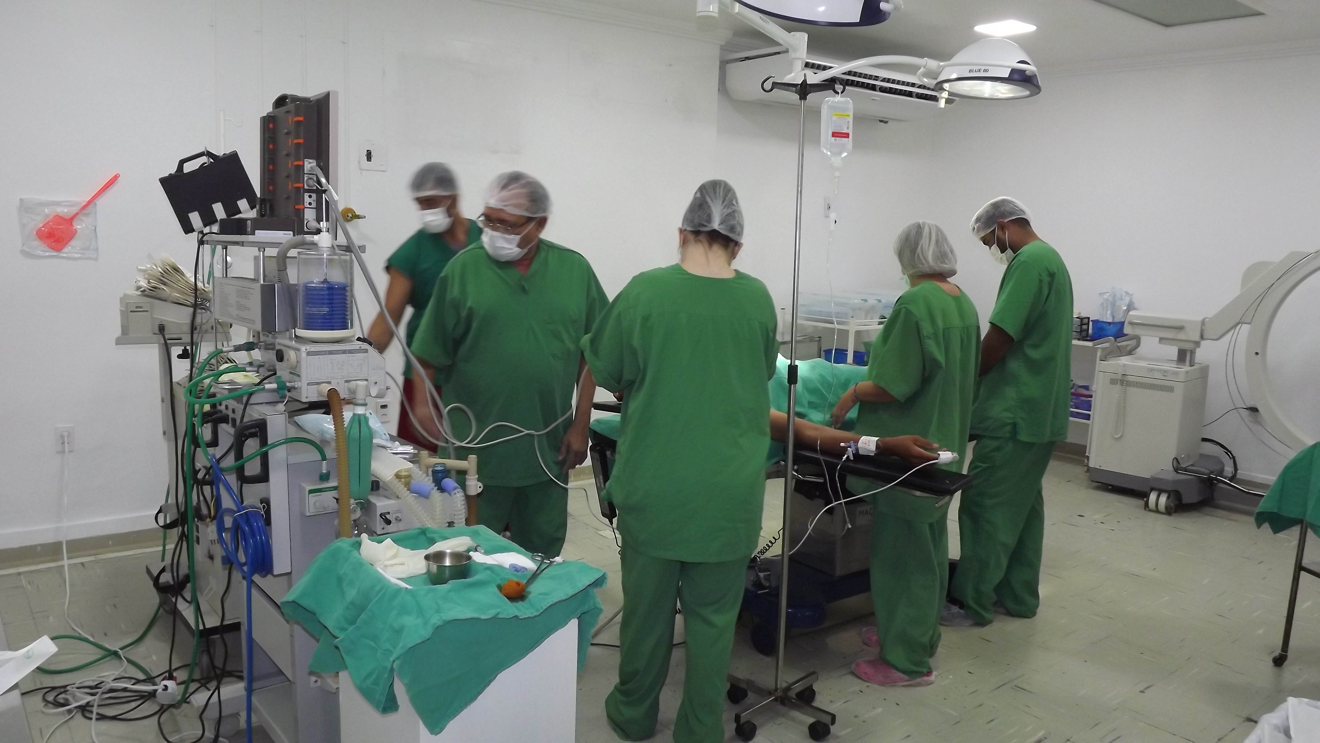 Complexo de Patos atende 179 pessoas e realiza oito cirurgias no final de semana