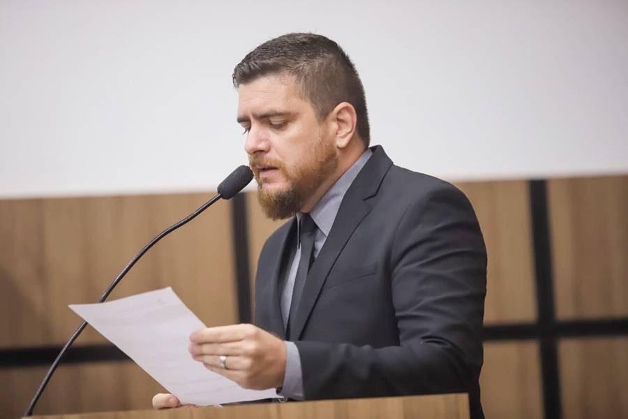 Jamerson Ferreira solicita suspensão de taxa de iluminação pública para comerciantes e auxílio emergencial para barraqueiros.