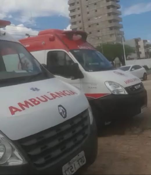 Profissional de saúde grava vídeo no pátio do Hospital Regional de Patos e faz alerta a população. Assista;