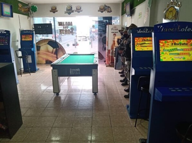 Polícia militar apreende máquinas caça-níqueis em Piancó