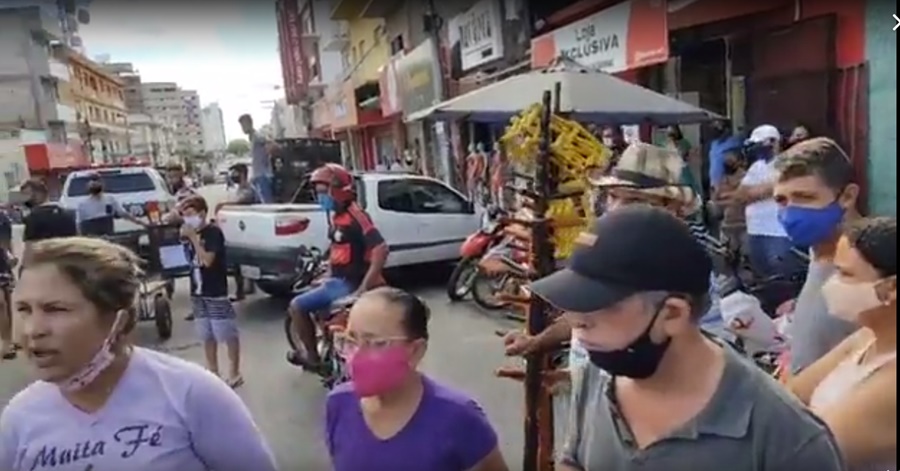 Vendedores ambulantes relatam dificuldade para vender no camelódromo e secretária comenta sobre cadastro da categoria. Ouça