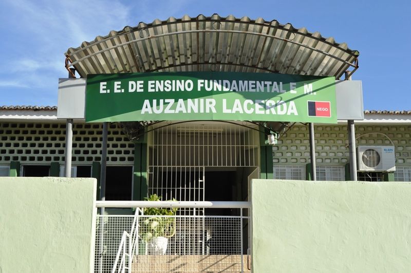 Governo do Estado nomeia novo diretor e causa indignação na Escola Auzanir Lacerda, em Patos