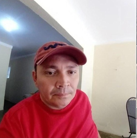 Homem pede ajuda para adquirir uma cadeira de rodas no valor de R$ 3.300,00 com medidas especiais