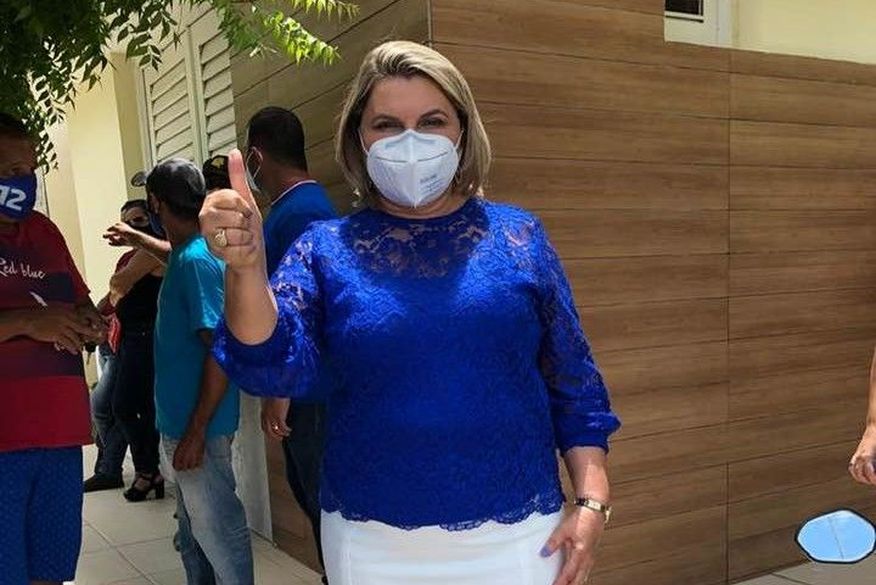 Coremas decreta luto de sete dias por morte de prefeita e presta últimas homenagens em cortejo