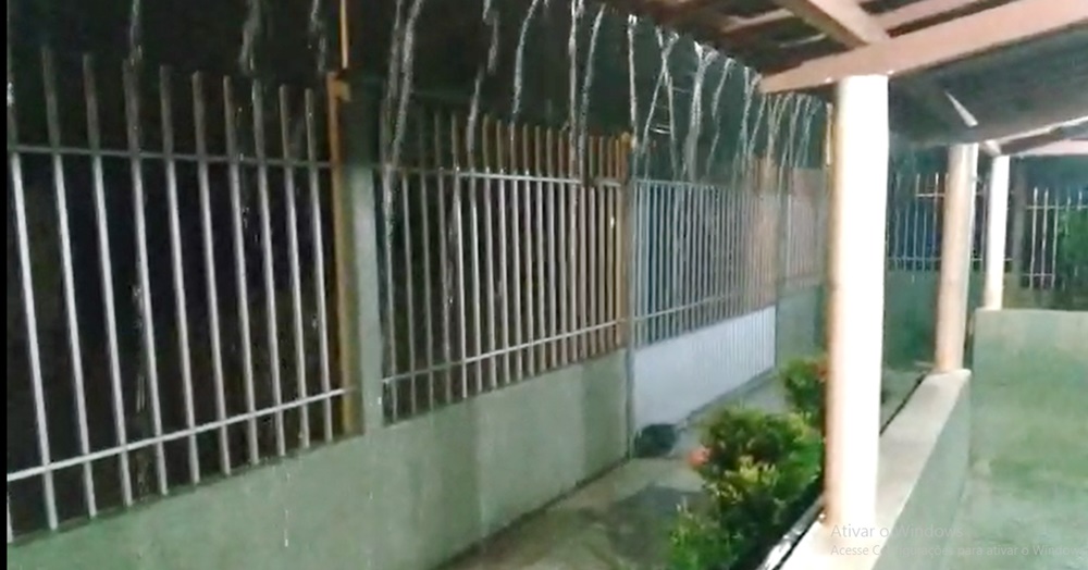 Chove forte no Sertão na noite desta terça-feira, 23 de março. Veja