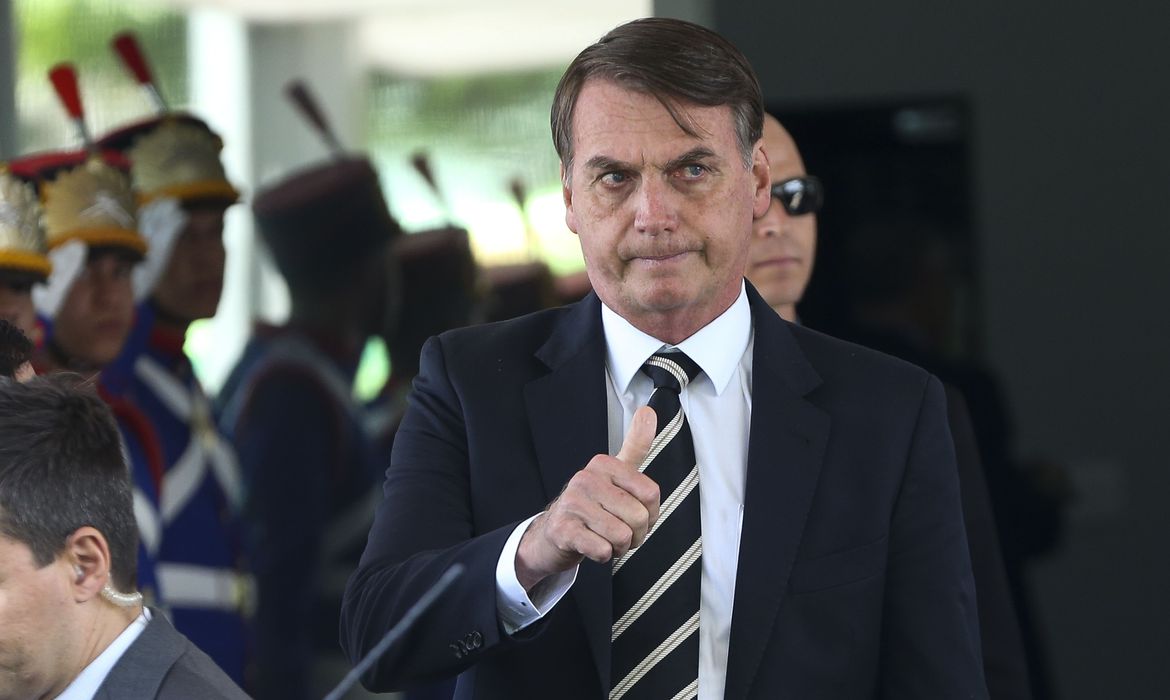 Bolsonaro convoca reunião com todos os poderes para discutir ações contra a pandemia