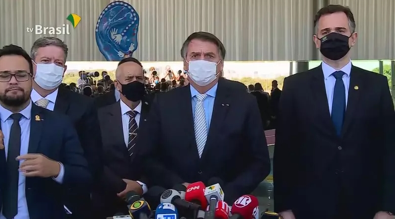 Bolsonaro anuncia criação de comitê para coordenar prioridades da pandemia