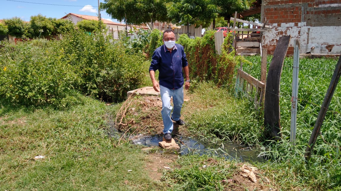 Zé Gonçalves diz que Bairro Dona Milindra está abandonado em Patos e pede providências