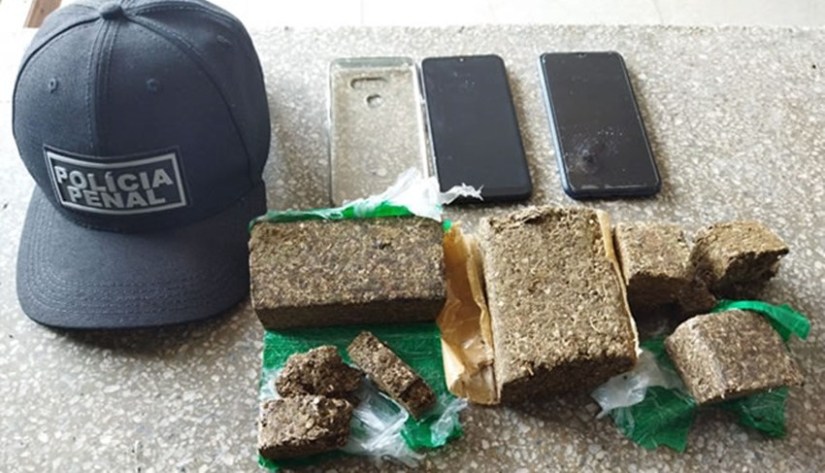 Policiais penais interceptam arremesso de drogas e celulares para dois presídios do Sertão