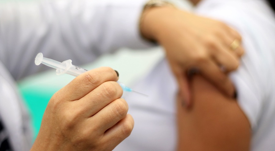 Covid-19: quem tomou a primeira dose da vacina não pode trocar de fabricante na segunda