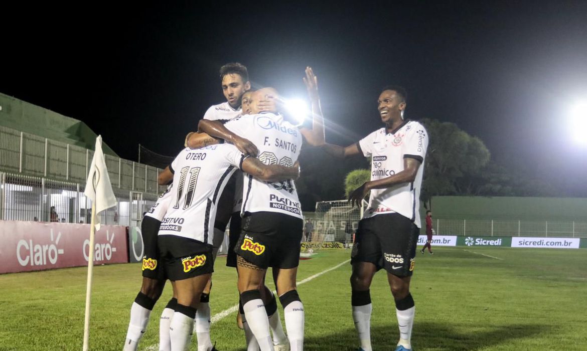 Nos pênaltis, Corinthians supera Retrô na Copa do Brasil