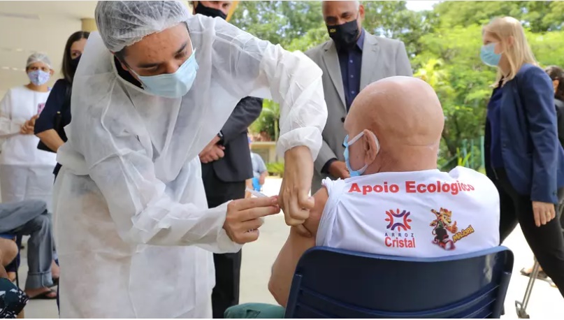 Brasil já aplicou mais de 20 milhões de doses de vacinas contra a Covid-19