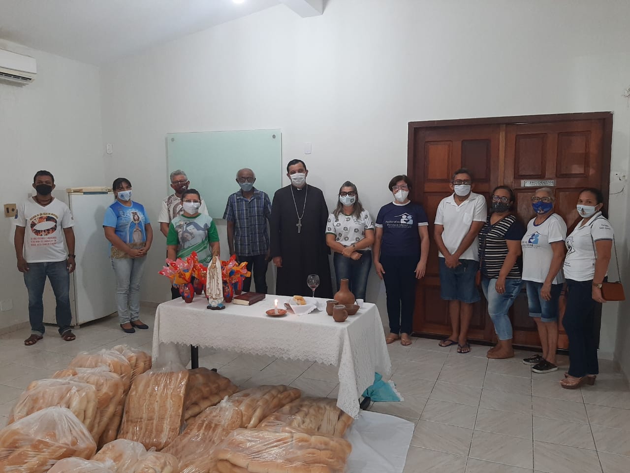 Bispo Dom Eraldo realiza gesto de solidariedade no projeto Ação Solidária da Diocese de Patos