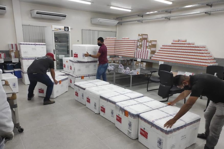 Novo carregamento de vacina contra a covid-19 chega a PB e pessoas com 60 anos deverão receber a 1ª dose