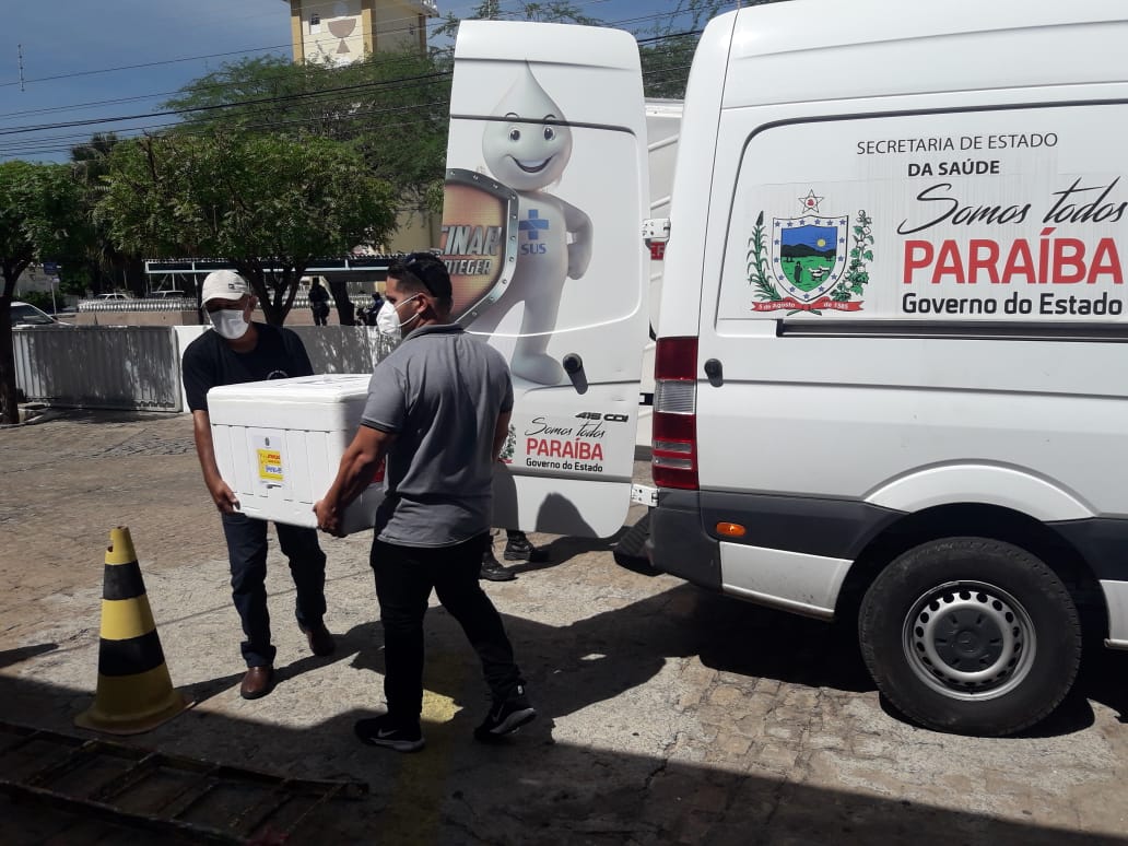Novo lote de vacinas contra a covid-19 chega a Patos