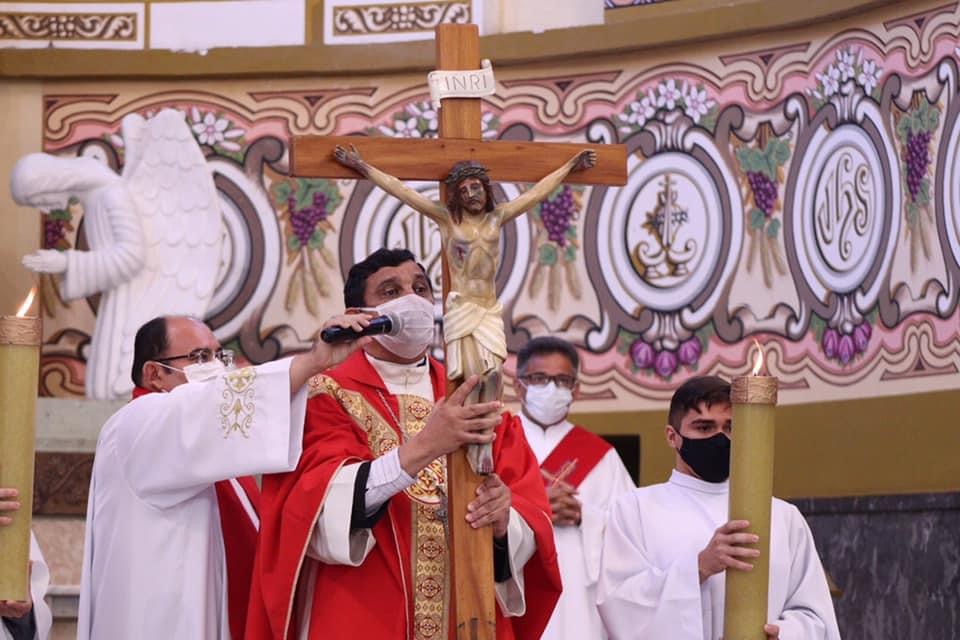 Bispo de Patos, Dom Eraldo Preside Ação Litúrgica da Paixão do Senhor