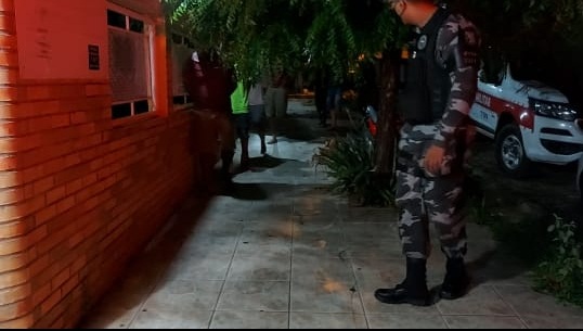 Polícia Militar age rápido e apreende arma e droga na noite deste sábado (03), no Sertão