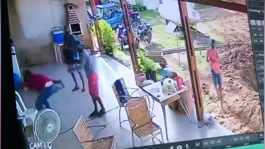 VÍDEO: Três homens assaltam residência e levam duas motocicletas, celulares, jóias e dinheiro, em Sousa