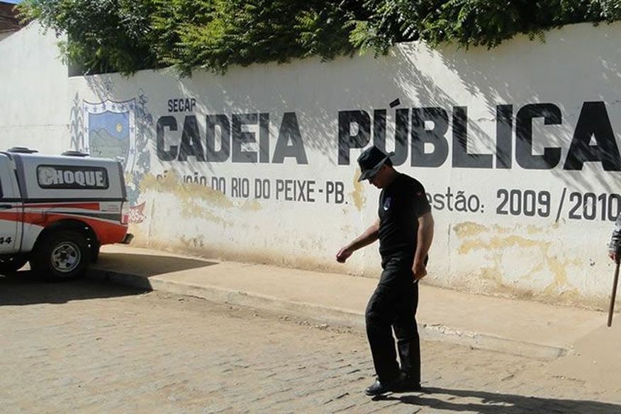 Quatro detentos fogem de cadeia pública no Sertão na madrugada desta sexta-feira (09)