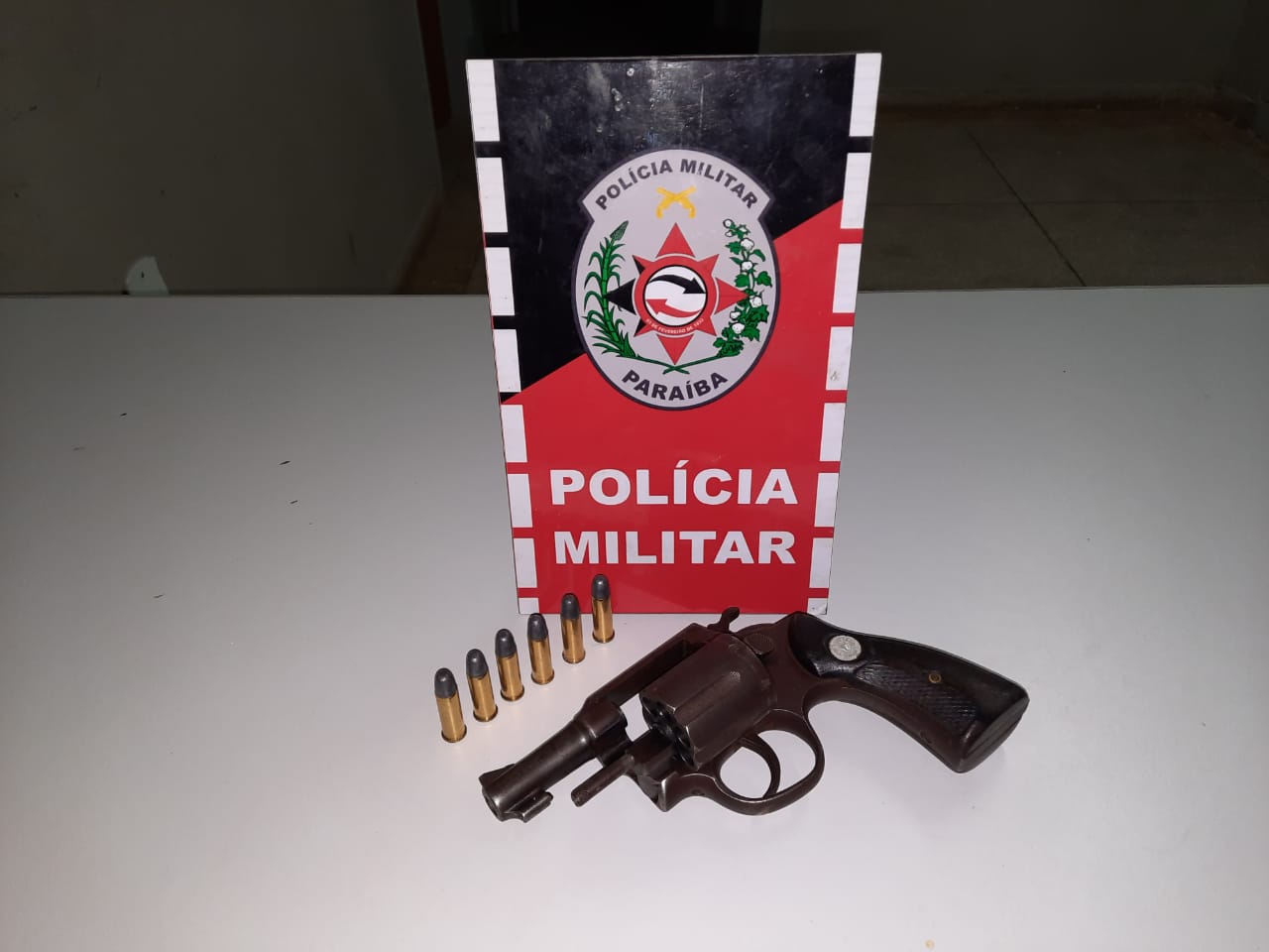 Cacimbas-PB: PM apreende arma de fogo com 06 munições intactas na zona rural