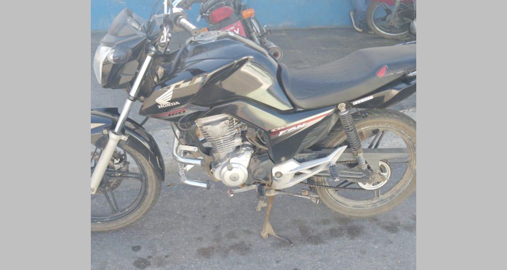 Motoxista tem moto tomada de assalto na tarde deste sábado (10) em Patos