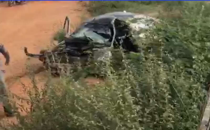 Grave acidente envolvendo caminhão e carro deixa duas pessoas feridas no Sertão. Vídeo