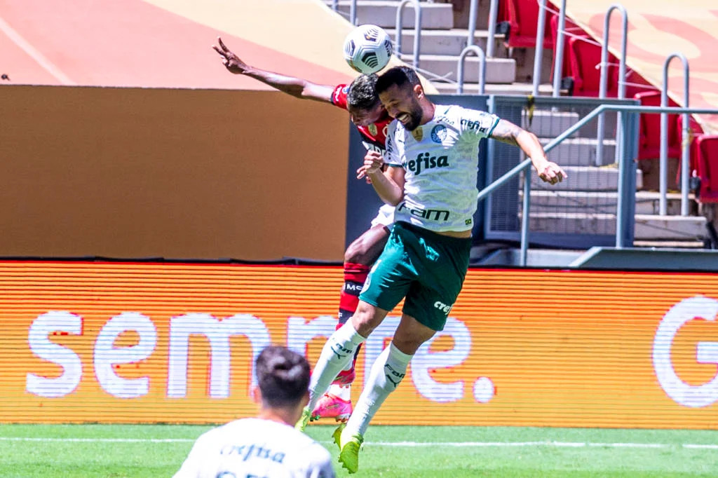 Palmeiras toma virada, busca empate e perde Supercopa para o Flamengo nos pênaltis